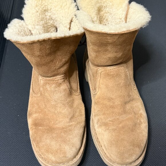 UGG Australia Naiyah Ankle Boot Tan Suede Sheepskin Lace Up Heel 1020144 Sz 7 - Picture 1 of 9